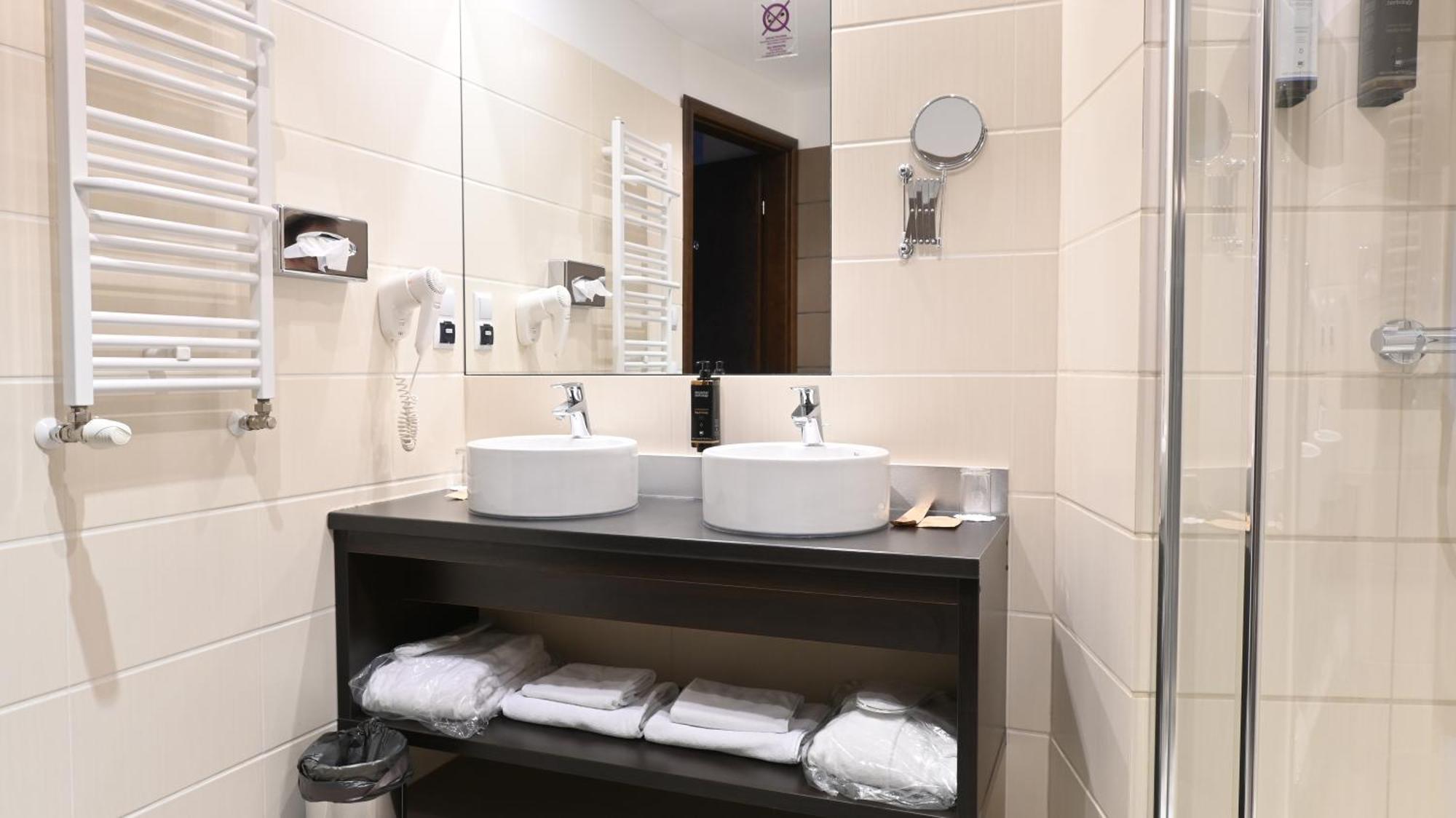 Mercure Piotrków Trybunalski Vestil Exterior foto